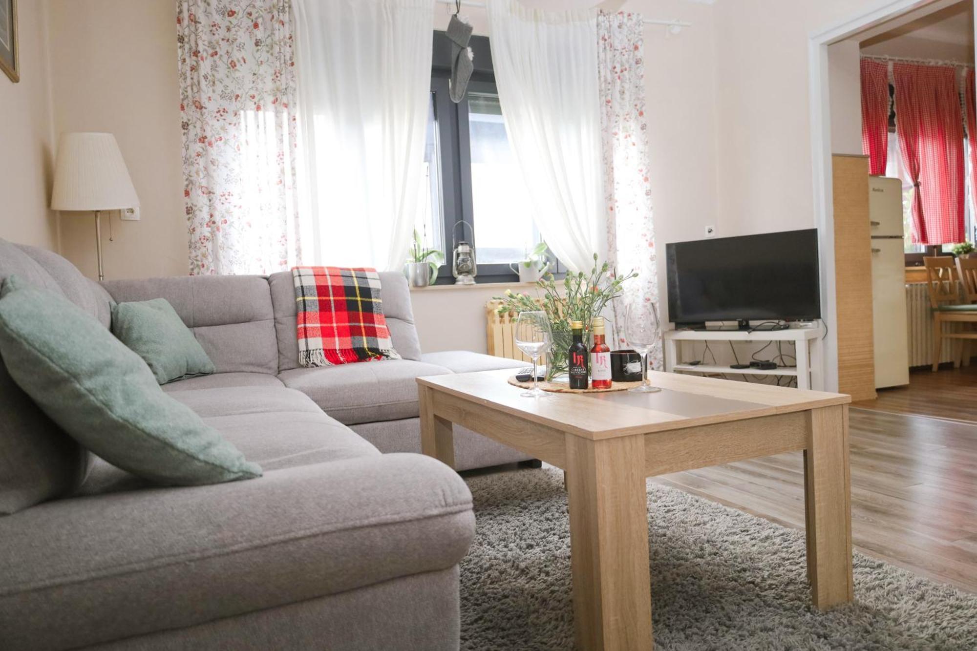 Apartament Kamena Kuca Pozega Zewnętrze zdjęcie